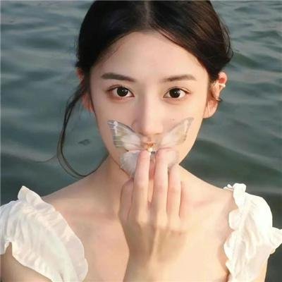 鱼跃在花见